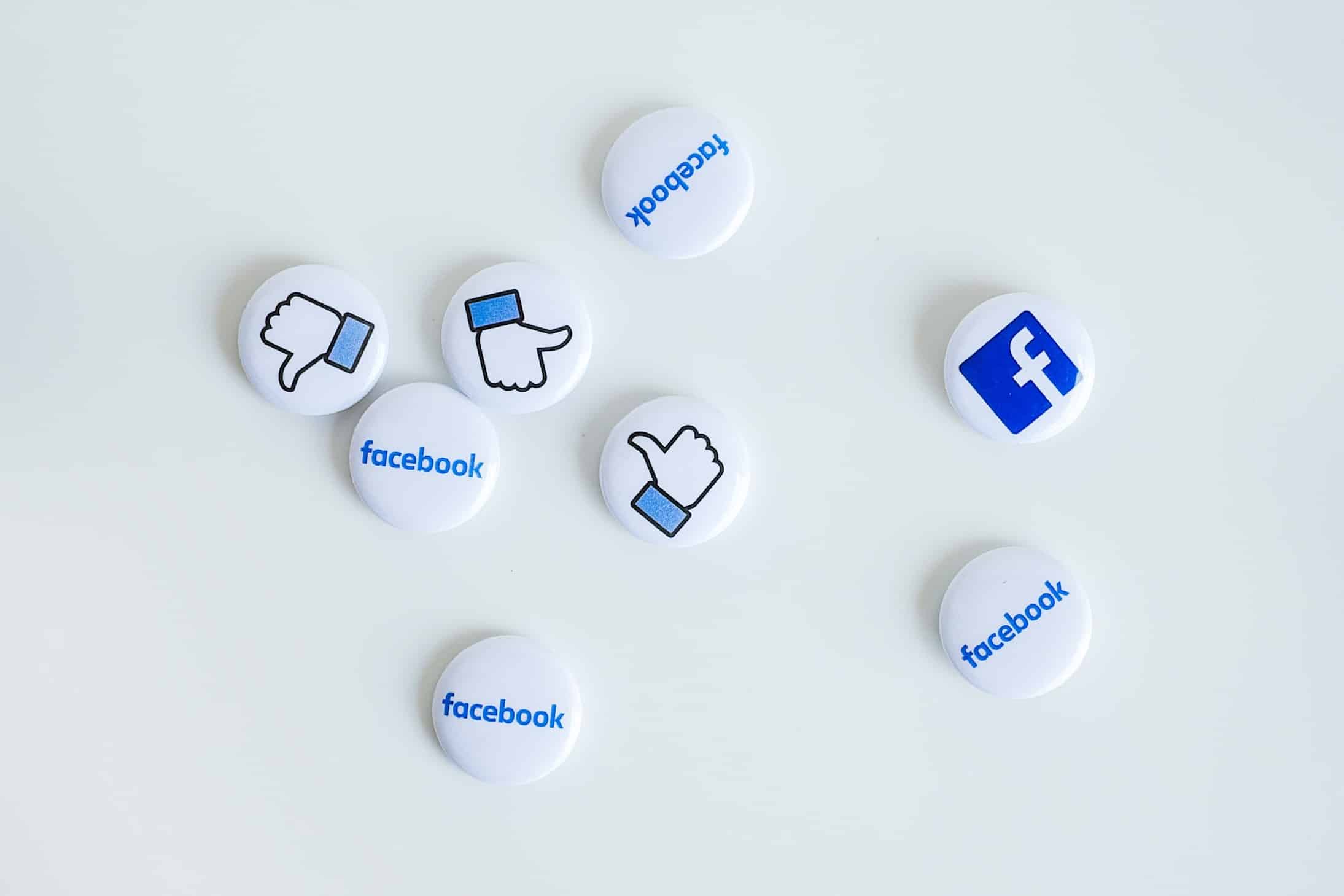 Facebook logo and like symbol on buttons.